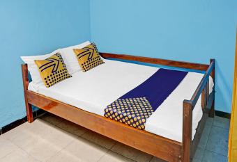 SPOT ON 90729 Sekar Guest House Jember allows 18 year olds to book a room