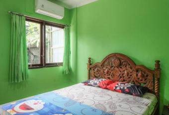 OYO 90714 Umah Pande Tabanan allows 18 year olds to book a room