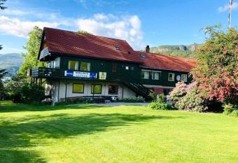 Hjelmeland Camping & Hostel N  kling has Balcony rooms