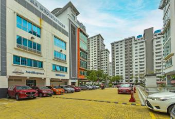 OYO 90484 Bright Hotel allows 18 year olds to book a room