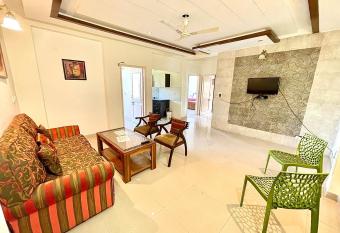 EKO STAY - Osko Apartment allows 18 year olds to book a room