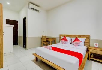 OYO Flagship 90754 Alamanda Guesthouse allows 18 year olds to book a room