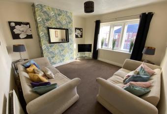 Fully Equipped & Well Presented Apartment - Sleeps 3 allows 18 year olds to book a room