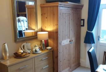 Whitby Central walk to Beach Pier Flowergate has Balcony rooms