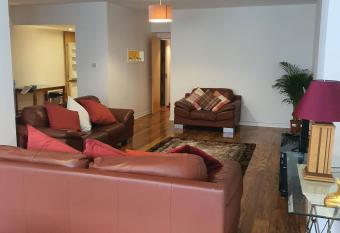 Modern Apt @Tramway Theatre (2bed2bath) has Balcony rooms