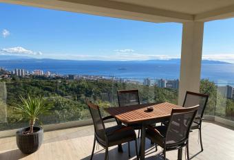 Drenova Hills has Balcony rooms