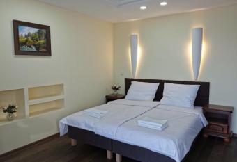 APARTAMENTY RETRO DE LUX KROSNO has Balcony rooms