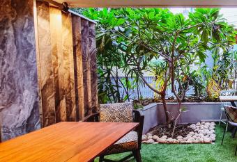 Giovanni House has Balcony rooms