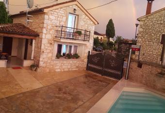 Casa Ladonja has Balcony rooms