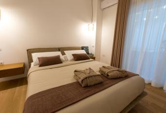 DB home experience has rooms with a private hot tub