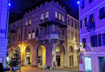 Apartments via Roma allows 18 year olds to book a room