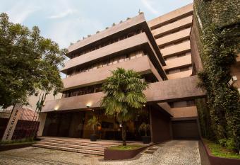 Hotel Elo Inn allows 18 year olds to book a room