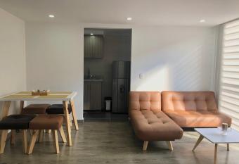 Cajic  , Apartamento de lujo, Deluxe apartment allows 18 year olds to book a room