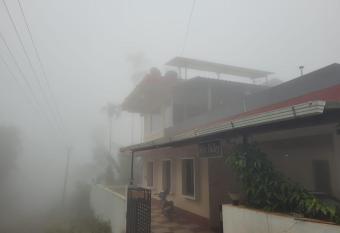 Mist Valley-Valathoor has Balcony rooms
