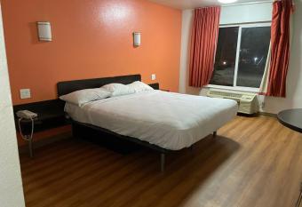 Beachside Inn allows 18 year olds to book a room