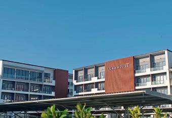 Luka House has Balcony rooms