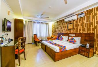 FabHotel Signature Plaza allows 18 year olds to book a room