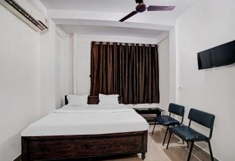 Flagship Hotel Relax Inn allows 18 year olds to book a room