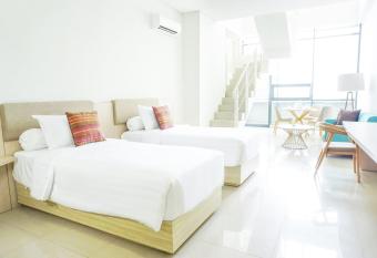 Skysuites Service Apartment has Balcony rooms