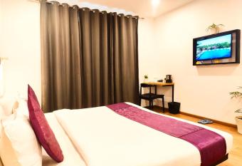 Mavens White Artemis Hospital Road Sector 52 Gurgaon allows 18 year olds to book a room