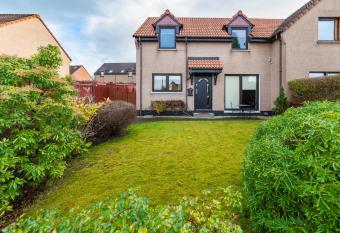 Willa , Cosy house in Inverness has Balcony rooms