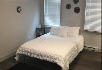 downtown cozy apt allows 18 year olds to book a room