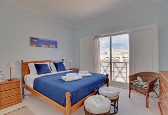 Vilamoura Main Avenue by Homing allows 18 year olds to book a room