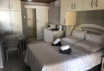 Sunset Cottage allows 18 year olds to book a room