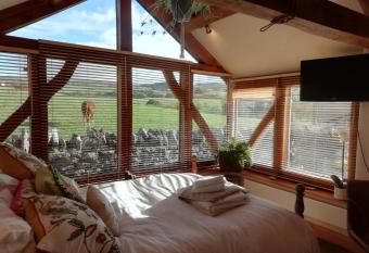 Oak Frame Studio allows 18 year olds to book a room