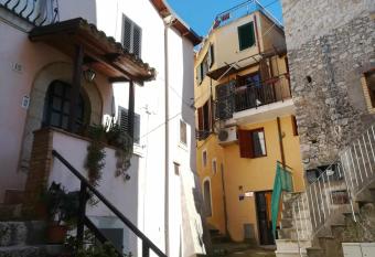 Maranolan Beauty Bed and Breakfast allows 18 year olds to book a room