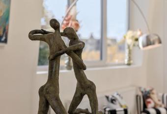 Museum Garden Views Luxury Apartments allows 18 year olds to book a room