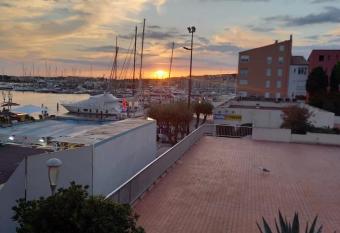 AGREABLE STUDIO VUE PORT AU CAP D AGDE allows 18 year olds to book a room