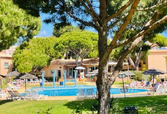 Bicos 303 CIP allows 18 year olds to book a room