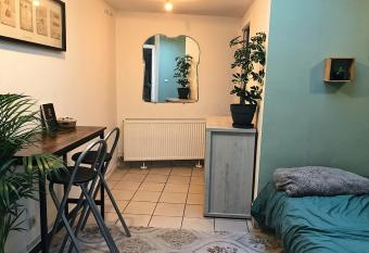 Chambre privative au c  ur de Li  ge maison d h  te chez l habitant allows 18 year olds to book a room