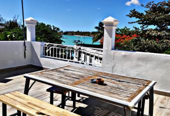 Grand Baie View Appart has Balcony rooms