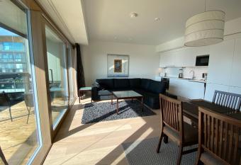 Ainoa Shopping Center Apartments - Tapiola has Balcony rooms