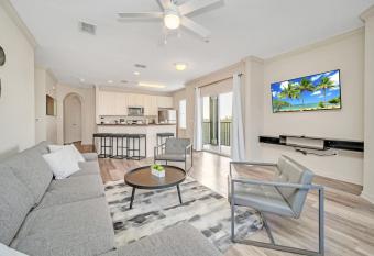 Spacious 3BR Condo with Pool and Hot Tub, near Disney! has Balcony rooms