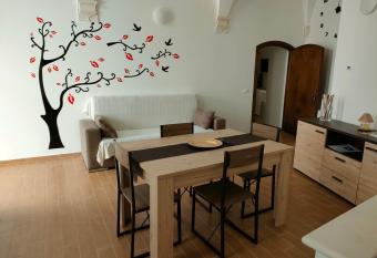 Appartamento turistico I portici allows 18 year olds to book a room