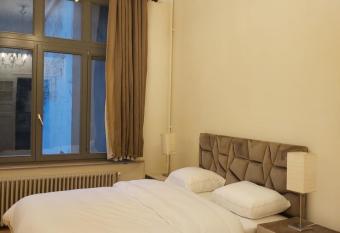 Brussels 1904 allows 18 year olds to book a room