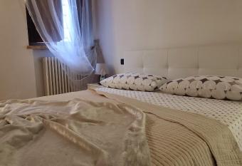 Ca  degli Sposi allows 18 year olds to book a room