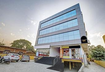 Townhouse OAK Hi-City allows 18 year olds to book a room