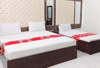 Rose Palace Guest House allows 18 year olds to book a room