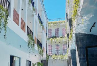 B  ng Villa Hotel & Apartment has Balcony rooms