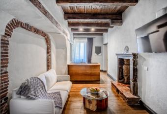 Dimora storica Giorni resort & spa has rooms with a private hot tub