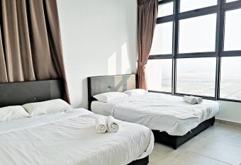 Twilight House has rooms with a private hot tub