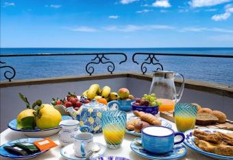 Hotel Riposo has Balcony rooms