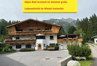 W6 Haus Ganghofer has Balcony rooms