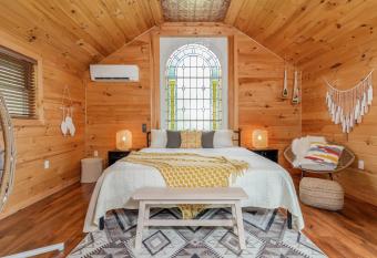 New Park Venue & Suites has Balcony rooms