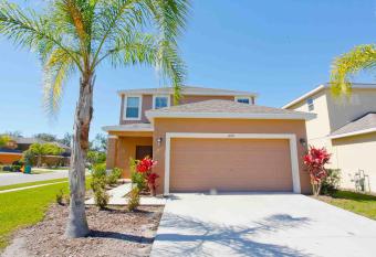 5 bedroom vacation home rental veranda palms resort allows 18 year olds to book a room