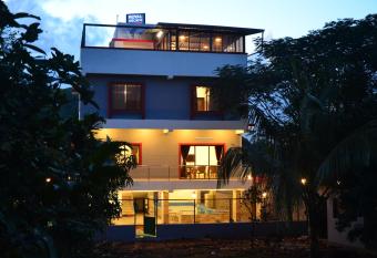 Royal Escape - 4 BHK Private Pool Villa by Royal Villa s Lonavla has Balcony rooms